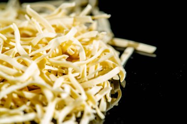 Geleneksel yöntemlerle hazırlanmış otantik İtalyan makarnası. Spagetti. Lezzetli bir öğle ya da akşam yemeği için ideal. Maccheroncini Di Campofilone makarnası, hassas dokusu ve tadı ile bilinir..