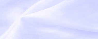 Bulanık mavi ipek kumaş. Bu ipek kumaşla moda denizine dal. Dokularla dolu, hoş ve kaba bir el, kendi görsel tahıllarıyla birleşmiş..