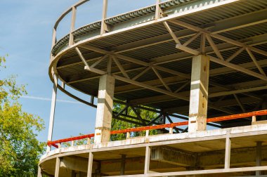 10 08 2014 Rusya Chelny dayanıklılığını ve dayanıklılığını artırmak için betonu güçlendirdi. Endüstriye uygundur. Standartlar ve düzenlemeler vardır. Özel tasarım gereksinimlerini karşılamak için özelleştirilebilir.