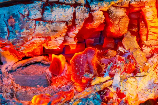 Pişirme, sıcaklık ve atmosfer için ısı kaynağı titreyen güzel bir alev yaratır. Kullanımı güvenli ve verimli