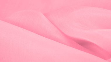 Bulanık pembe ipek kumaş. Orkideler şehvetli çiçeklerdir! Metalik parıltı ve çıtır çıtır kumaşla, bu kumaşın şehvetli bir kumaşı var ve bu cesur projeler için harika..