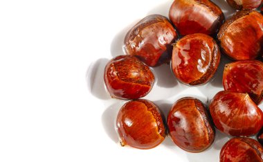 Kestane ağacı tasarımımızla sonbaharın güzelliğini yaşayın. İyiliğin ve doğanın özünü çarpıcı bir görüntüde yakala. Bu manzaralı sanat eseriyle mekânınıza sihir getirin..