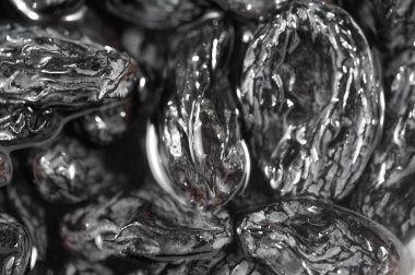 Siyah kuru üzümlerin çeşitliliğini keşfet hem tatlı hem de lezzetli yemeklerde siyah kuru üzümlerin tatlılığı ve dokusuyla tariflerini geliştir salatadan tatlıya kara kuru üzümler lezzet katar