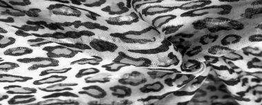 İpek kumaştan siyah beyaz leopar desenli. Leopar desenli hafif ipek senin tasarımına mükemmel uyacak, şık görünüyor ve kaba değil! Doku, arkaplan, desen