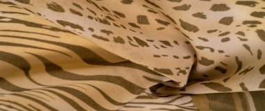 Kahverengi ve beyaz çizgili ipek kumaş, Afrika tarzı zebra derisi. Çizgili arka plan dokusu tekrarlanıyor. Tasarımcı için, tasarımın taslağı, dekoratörün çevresi.. 