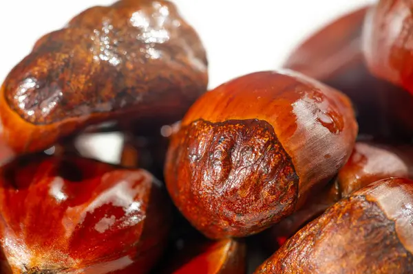 Zarif sunulan kestanelerimizle sonbaharın tadını çıkarın. Autumn Delights ile sıcak ve samimi bir atmosfer oluşturun. Sevdiklerimizle mevsimin kokusundan zevk almak için mükemmel..