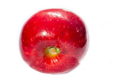 Temel vitaminlerle paketlenmiş taze ve sulu kırmızı elma, atıştırmak veya yemek tariflerine eklemek için sağlık ve beslenme için idealdir.