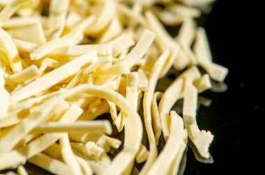 Maccheroncini Di Campofilone ile hazırlanmış otantik İtalyan makarnası. Bir sonraki öğle yemeğinde spagetti servis et. Lezzetli makarna yemeklerimizle İtalya 'nın tadını çıkarın..