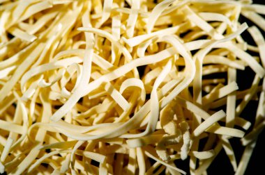 Öğle yemeğinde otantik İtalyan makarnasının tadını çıkar. Spagetti Maccheroncini Di Campofilone 'yi dene. Kendinize leziz ve geleneksel İtalyan lezzetleriyle dolu bir yemek alın..