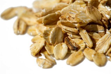 Sabah seçeneklerimizden besleyici bir kahvaltı yapın. Yulaf ezmesi, yulaf lapası ve tahıl gevreği gibi lezzetli seçenekler güne doğru başlamanıza yardımcı olacaktır. Seni enerjik tutmak için elyaf ve enerji dolu