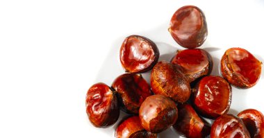 Kestane ağacı tasarımımızla sonbaharın güzelliğini yaşayın. İyiliğin ve doğanın özünü çarpıcı bir görüntüde yakala. Bu manzaralı sanat eseriyle mekânınıza sihir getirin..