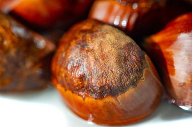 Doğanın güzelliğini ve güzelliğini Chestnut Craft ile tecrübe edin. Mevsimin hediyelerini karmaşık bir şekilde düzenlenmiş kestanelerle kutlayın. Bir aşk ve doğal dünya için takdir yolculuğuna çıkın.