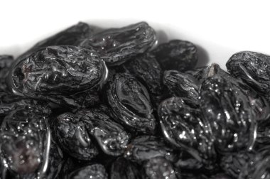 Siyah kuru üzümler her yemeğe derinlik ve tatlılık katar. Hem lezzetli hem de tatlı yemekler için evrensel bir malzeme. Salatalar, kuskus, yulaf ezmesi ve pişmiş yiyecekler için harika bir ilave..