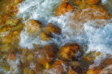 Çarpıcı fotoğraflarla doğanın sakinliğini hisset. Akan suyun ve huzurlu manzaraların güzelliğini yakalayın. Evinize ya da işyerinize doğanın ahengi dokunsun..