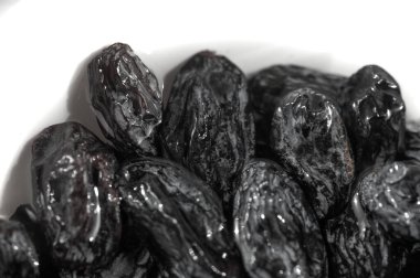 Bu tombul siyah kuru üzümlerle detaylandırılmış ve kişisel. Hem lezzetli hem de lezzetli tariflere derinlik ve tatlılık katan çok yönlü bir bileşen..