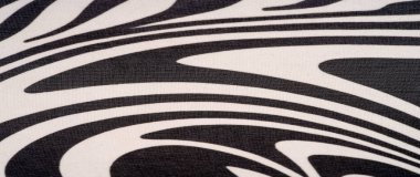 İpek kumaş, siyah beyaz soyut çizgiler. Soyut siyah beyaz desenli büyülü bir şekil. Retro modern dekor, tekstil sanatı, tasarım, doku, arkaplan, kalıp