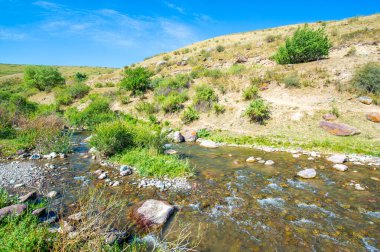 Kendini doğanın sükunetine ve dinginliğine bırak. Bir dağ nehrinin eski mistisizmini tecrübe edin. Akan suların sonsuz güzelliğini hisset..