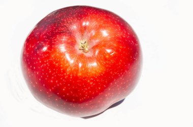 Rahatlatıcı bir atıştırmalık olarak elmanın parlak ve sulu tadını çıkar. Elmalar, sağlığınızı ve sağlığınızı geliştirecek vitamin açısından zengindir. Taze, taze elmaların tadını çıkar..