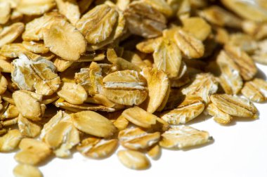 Güne sağlıklı bir kahvaltıyla başla. Yulaf ezmesi, yulaf lapası ve müsli seçenekleri mevcut. Lezzetli ve besleyici sabah yemeklerinden oluşan kolay ve uygun bir seçim..