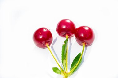 Sağlıklı bir diyet için vitamin ve besin dolu. Sulu ve olgun kirazlar mükemmel atıştırmalıklardır. Lezzetli ve besleyici bir ziyafet arayan vejetaryenler için ideal..