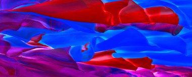 Kusursuz kaleydoskop, pembe ipek. İpek krep sateni parlak önü olan orta ağırlıklı bir kumaştır. Zarif, zengin kumaşlar ve güzel parıltılar lüks tasarımlara izin verir..