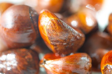 En sevilen sonbahar ikramının huzurlu bir görüntüsü. Şık beyaz süsleme estetik cazibeyi arttırır. Sonbaharın özünü rahatlatıcı kokular ve görüntülerle yakalar..