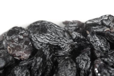 Cesur bir tat için taze kurutulmuş siyah kuru üzümler. Salata, yulaf ezmesi, yoğurt ve pişmiş yiyecekler için ideal. Hem tatlı hem de lezzetli yemeklere harika bir katkı..