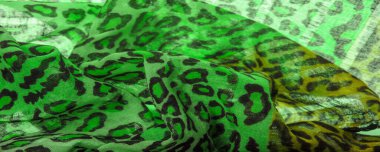 İpek kumaş yeşil, leopar desenli. Hafif leopar desenli ipek senin tasarımın için mükemmel, şık görünüyor ve kaba değil! Doku, arkaplan, desen