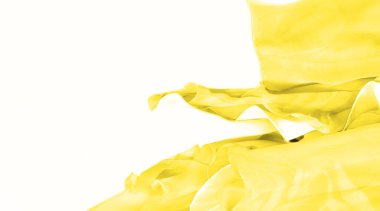 Kusursuz kaleydoskop, sarı ipek. Şık bir sunum için ihtiyacın olan tek şey güneşli sarı ipek bir musluk..