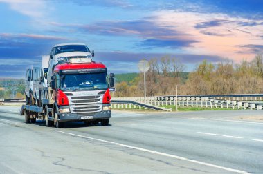 Arızaları önlemek için ağır yük kamyonlarının düzgün bir şekilde bakımını sağlayın. Sürücüler ve diğer yol kullanıcıları için güvenlik tedbirleri uygulansın. Düzenli olarak teknoloji ve ekipmanları güncelle