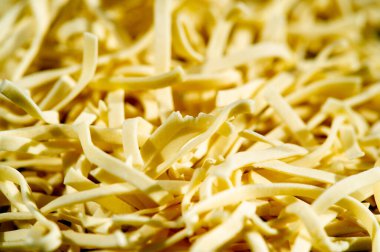 Geleneksel yöntemlerle hazırlanmış otantik İtalyan makarnası. Lezzetli bir öğle ya da akşam yemeği için ideal. Tercihlerinize uygun çeşitli şekil ve boyutlardan seçin.