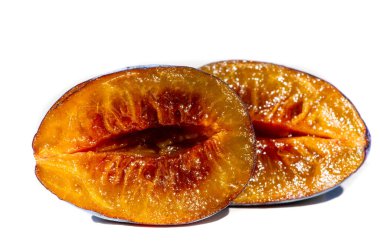 Erik ağaçları sağlıklı bir diyet için iyi bir vitamin kaynağıdır. Bahçede yetişen erikler lezzetli ve sulu meyveler üretebilir. Olgun erikler evde reçel ve reçel yapmak için idealdir..