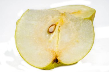 Canlı renkleri ve olgun armutların dokusunu fotoğraflarda yakalayın. Bu lezzetli meyvenin vitamin zengini meyvelerinin tadını çıkarın. Taze armut dilimleri kullanarak kırsal ve sağlıklı yemekler yaratın..