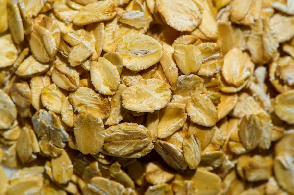 Güne sağlıklı bir kahvaltıyla başla. Besleyici bir yemek için yulaf ezmesi, yulaf lapası ve müsli. Yoğun bir sabah için hızlı ve kolay bir şekilde hazırlanın..