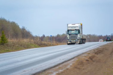 Ağır araçlar için ilkbahar sistemi. Ağır araçların sürüş performansını artırıyor. Yoldaki ağır araçların güvenliğini ve istikrarını arttırır. 2013 03: 10 Tataristan Rusya