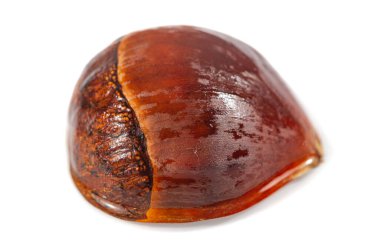 Kestanenin zengin ve topraksı tadını deneyin. Paket tasarımı kestanelerin doğal güzelliğini vurgular. Günün her saatinde lezzetli ve sağlıklı bir atıştırmalık..