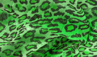 İpek kumaş yeşil, leopar desenli. Hafif leopar desenli ipek senin tasarımın için mükemmel, şık görünüyor ve kaba değil! Doku, arkaplan, desen