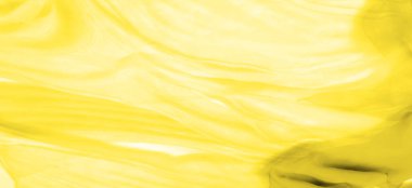 Kusursuz kaleydoskop, sarı ipek. Şık bir sunum için ihtiyacın olan tek şey güneşli sarı ipek bir musluk..