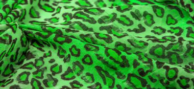 İpek kumaş yeşil, leopar desenli. Hafif leopar desenli ipek senin tasarımın için mükemmel, şık görünüyor ve kaba değil! Doku, arkaplan, desen