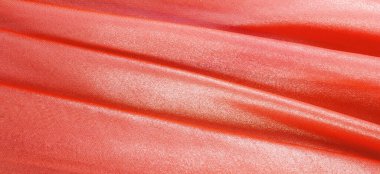 Kusursuz. Kumaşın mavi ve kırmızı renkleri flora ve fauna ile işlenmiş. Moda illa etiketlerle ilişkilendirilmek zorunda değil. İçinden gelen başka bir şeyle ilgili.