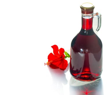 Kırmızı şaraplı bir şişe. Bira insanlar tarafından yapılır, şarap Tanrı tarafından yapılır.