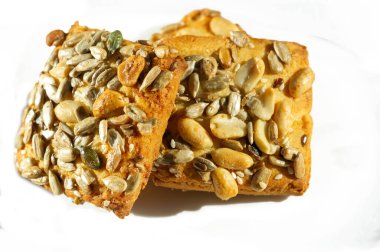 Müsli, tohum ve tahıldan yapılmış lezzetli ve sağlıklı kurabiyeler. Besleyici bir kahvaltı ya da atıştırmalık için ideal. Kendine lezzetli ve sağlıklı bir ziyafet çek..