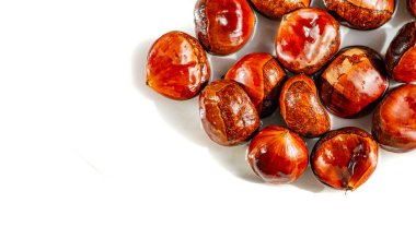 Doğanın güzelliğini ve güzelliğini Chestnut Craft ile tecrübe edin. Mevsimin hediyelerini karmaşık bir şekilde düzenlenmiş kestanelerle kutlayın. Bir aşk ve doğal dünya için takdir yolculuğuna çıkın.