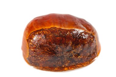 Kestanenin zengin ve topraksı tadını deneyin. Paket tasarımı kestanelerin doğal güzelliğini vurgular. Günün her saatinde lezzetli ve sağlıklı bir atıştırmalık..