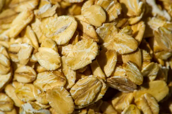 Güne sağlıklı bir kahvaltıyla başla. Yulaf ezmesi, yulaf lapası ve müsli gibi çeşitli seçenekler vardır. Yoğun bir sabah için hızlı ve kolay bir şekilde hazırlanın..