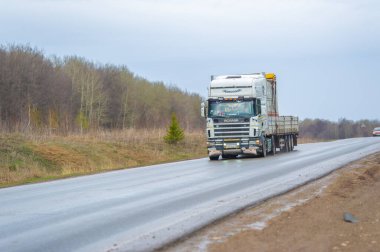 Trafik bahar yolları vasıtasıyla sağlanır. Sorunlar ve işletim özellikleri arasında bahar yollarında ulaşım araçları yer alıyor. Güvenli Şoför İpuçları. 2013 03: 10 Tataristan Rusya