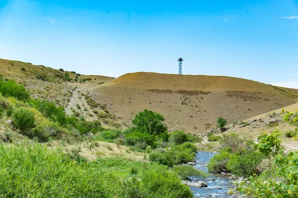 Sınır güvenliği ve izleme için tasarlanmış. Yasadışı geçişleri tespit etmek ve önlemek için gelişmiş teknoloji kullanıyor. Gerçek zamanlı veri sağlar ve sınır hizmetlerini alarma geçirir.