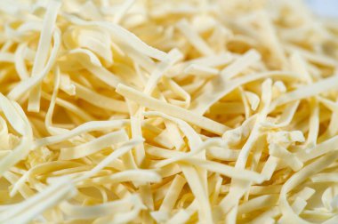 Campofillone Spagetti ve Maccheroncini çeşitlerinden yapılmış otantik İtalyan makarnası. Lezzetli bir öğle ya da akşam yemeği için ideal..