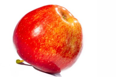 Taze ve sulu kırmızı elma, vitamin bakımından zengin. Sağlıklı bir atıştırmalık ya da yemeğe ilave olarak ideal. Genel refah için temel besinleri sağlar.