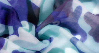 Mavi, turkuaz ve gri tonlarda bir kamuflaj deseni. Tasarım, moda veya açık havada kullanılan kamuflajların tipik organik dalgalı şekillerini taklit ediyor..